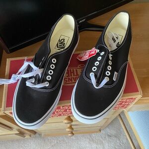 NWT Vans Men's Black and White Canvas Sneakers